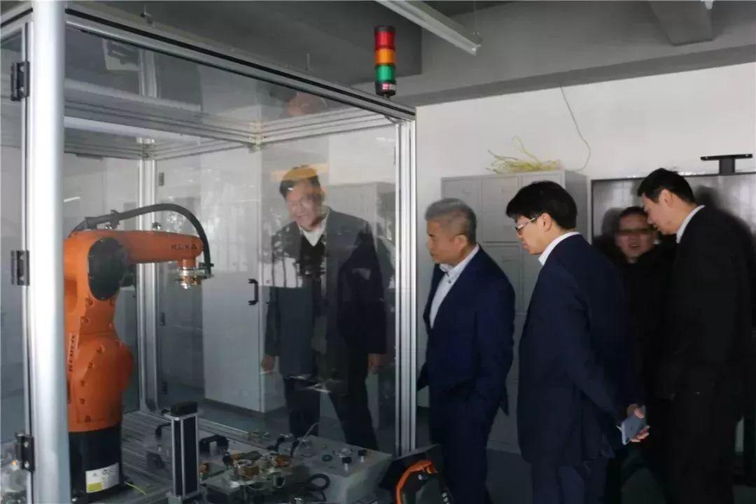 全力创建中德西门子国际学院 培养具有国际视野高技能人才——西门子（中国）有限公司吴永新执行副总裁一行莅临广东机械考察调研