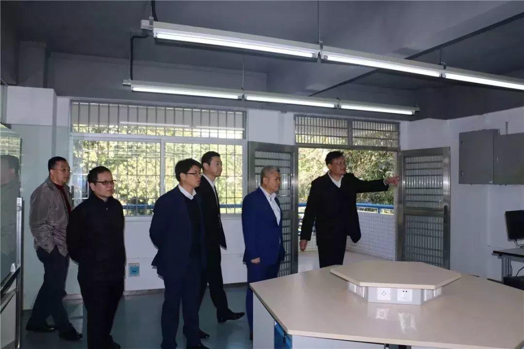 全力创建中德西门子国际学院 培养具有国际视野高技能人才——西门子（中国）有限公司吴永新执行副总裁一行莅临广东机械考察调研
