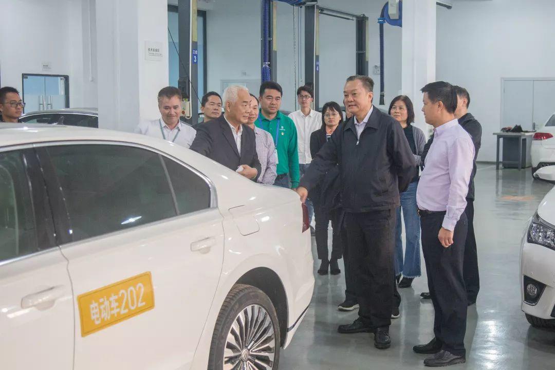 省人社厅陈奕威厅长一行莅临我院视察