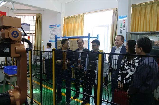 巴斯夫全球副总裁严培德一行莅临我校参观考察