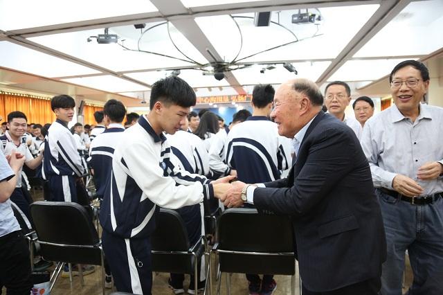 广州老市长黎子流走进广州市技师学院:讲诉围垦往事，激励广府贫寒学子-广东技校排名网