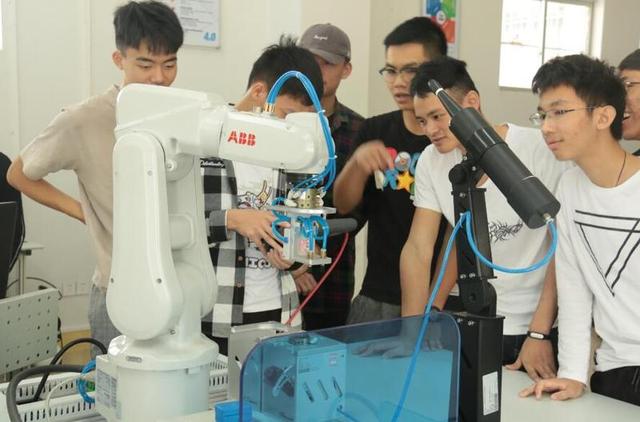 广东高职院校陆续公布就业率，部分专业的已达100%-广东技校排名网