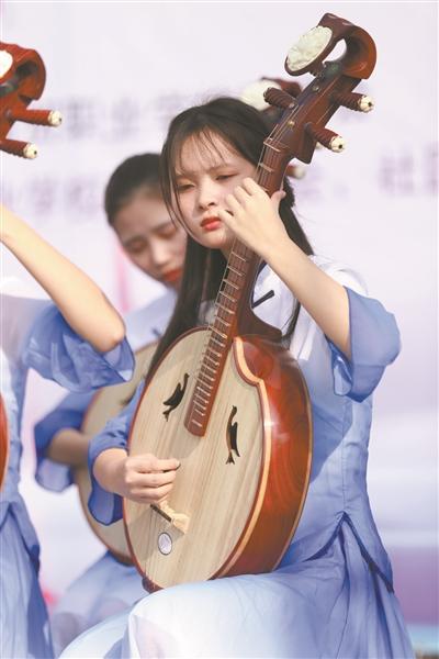 近三成广州中职生毕业后升读大学-广东技校排名网