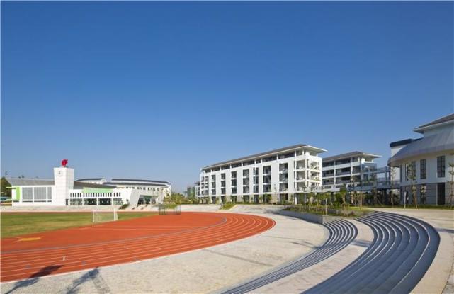 深圳市新鹏职业高级中学面积多大-广东技校排名网