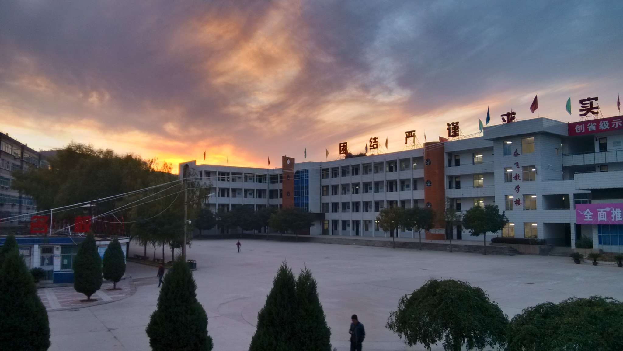 电竞学校一年学费大概是多少-电竞学校学费-广东技校排名网
