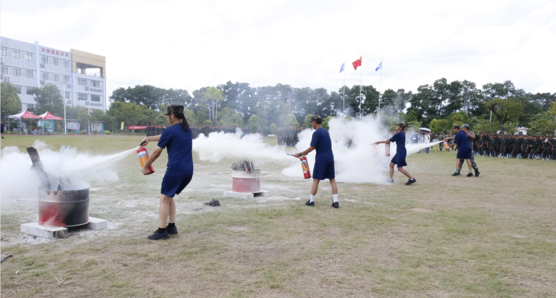 广州市金领技工学校-消防灭火和应急疏散演练,提高学生安全自救能力-广东技校排名网