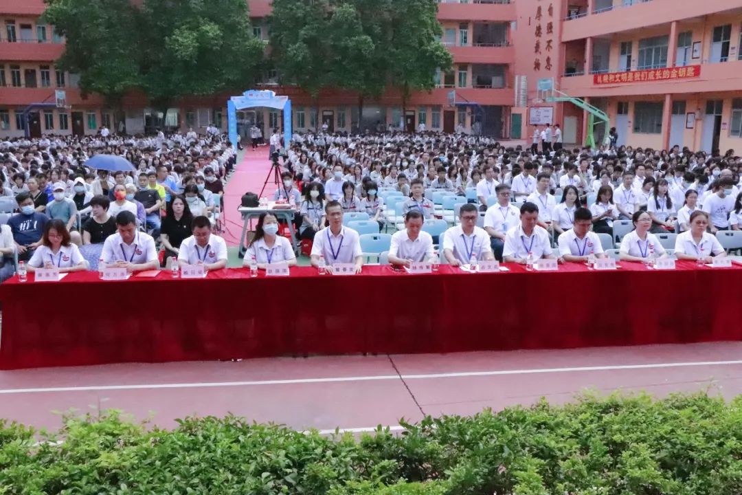 广州华成理工职业技术学校-走进华成门 就是华成人,现场直击2022级新生入学礼-广东技校排名网