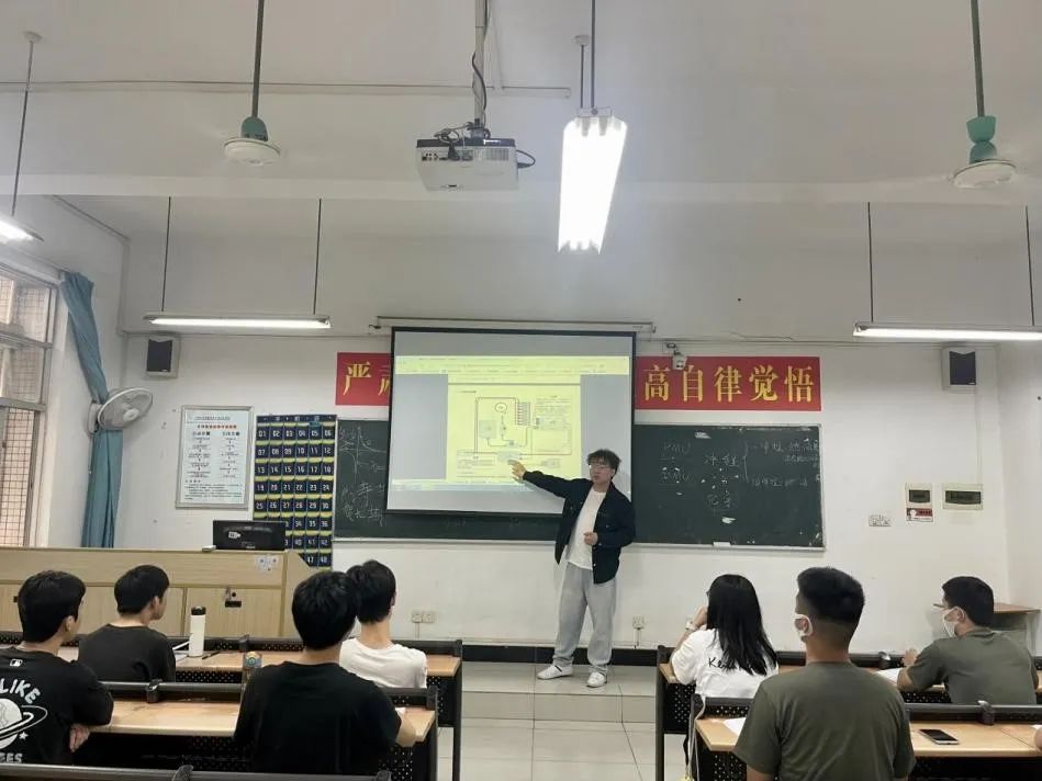 广州现代信息工程职业技术学院特聘企业资深教师马伟愿做学生前程点灯人-广东技校排名网