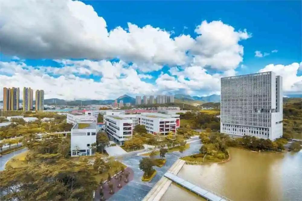 深圳职业技术学院2022录取分数线(附招生专业和收费标准)-广东技校排名网