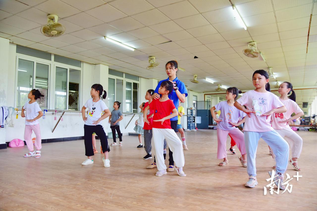 广东舞蹈戏剧职业学院（附中专部招生计划）-广东技校排名网