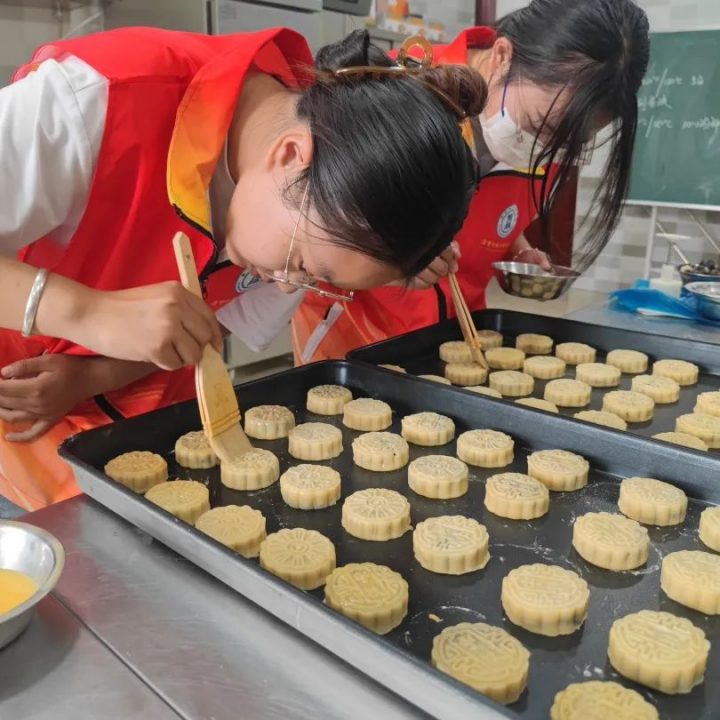 【学校动态】淄博机电工程学校花样面点进社区，共建美好新生活！-广东技校排名网