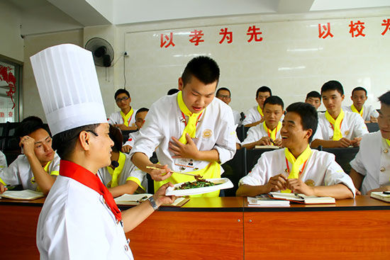 广州有几家技校学厨师-广东技校排名网