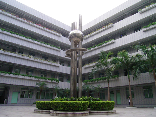 华强职业技术学校(附校园风光图片)-广东技校排名网