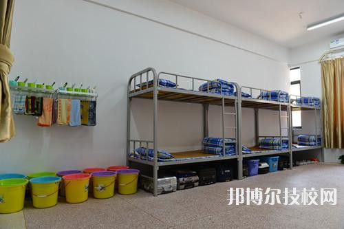 广东石油化工职业技术学校2022年宿舍条件-广东技校排名网