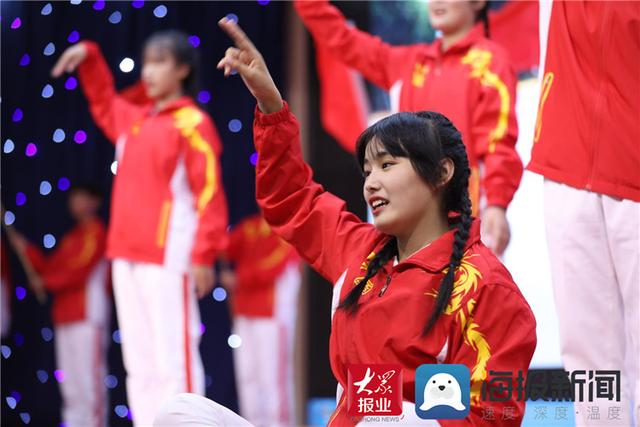 峄城区职业中专举行“庆国庆·迎中秋”文艺演出-广东技校排名网
