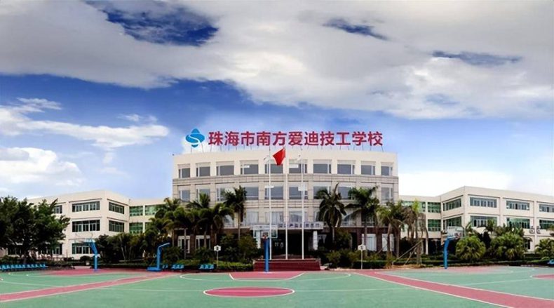 广东初中毕业学计算机去哪个学校-广东学互联网最好技校-1