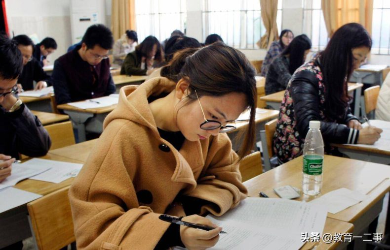 4个大学专业的学生考公务员容易上岸，报考岗位多-1