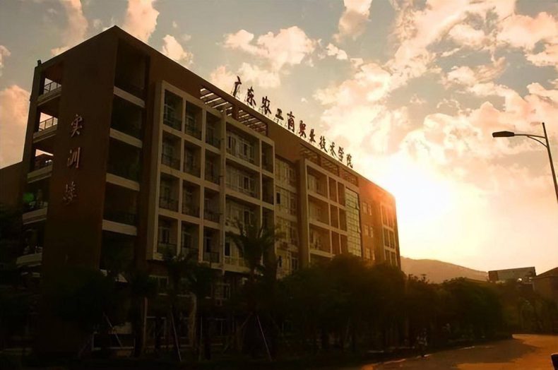 广州高职高考公办学校有哪些（附：各校招生专业名单）-1