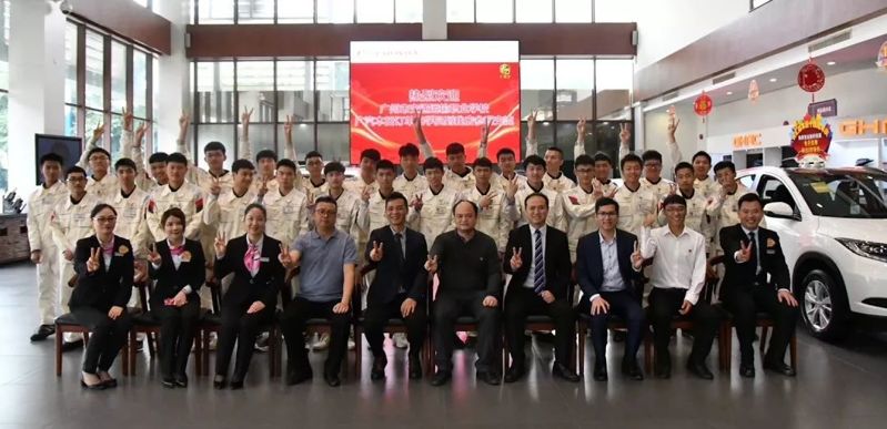 广州交通职业学校广汽本田机电班2017级学生赴广本汇骏店参观学习-广东技校排名网