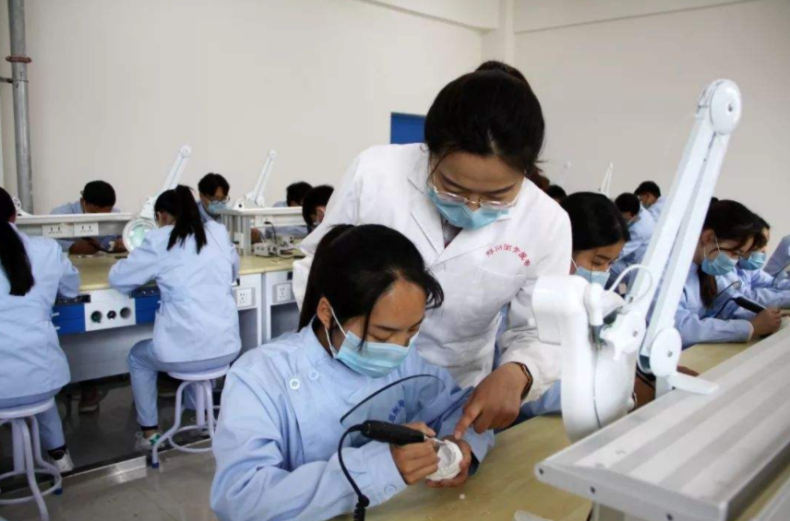 口腔医学专业哪个学校最好(附:口腔医学院排行)-1 口腔医学专业哪个学校最好(附:口腔医学院排行)-广东技校排名网