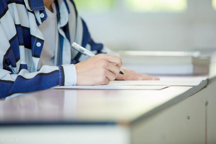 初中推荐阅读书目课外书有哪些(名校推荐课外阅读书目50本)-广东技校排名网