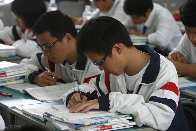 警惕!上千名高中生被清退至中职!考大学容易上高中难-广东技校排名网