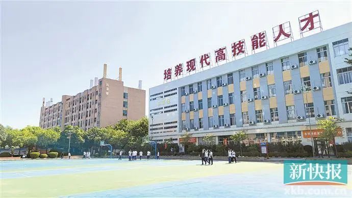 广州市华风技工学校-孕育德心体融合工巧艺一体的高素质技能人才-1 广州市华风技工学校-孕育德心体融合工巧艺一体的高素质技能人才-广东技校排名网