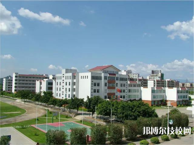 英德华粤艺术学校2021年招生办联系电话-广东技校排名网