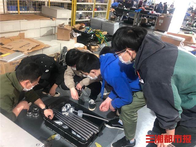 助力企业复工复产 这所职校毕业生将毕业设计做在生产一线-广东技校排名网