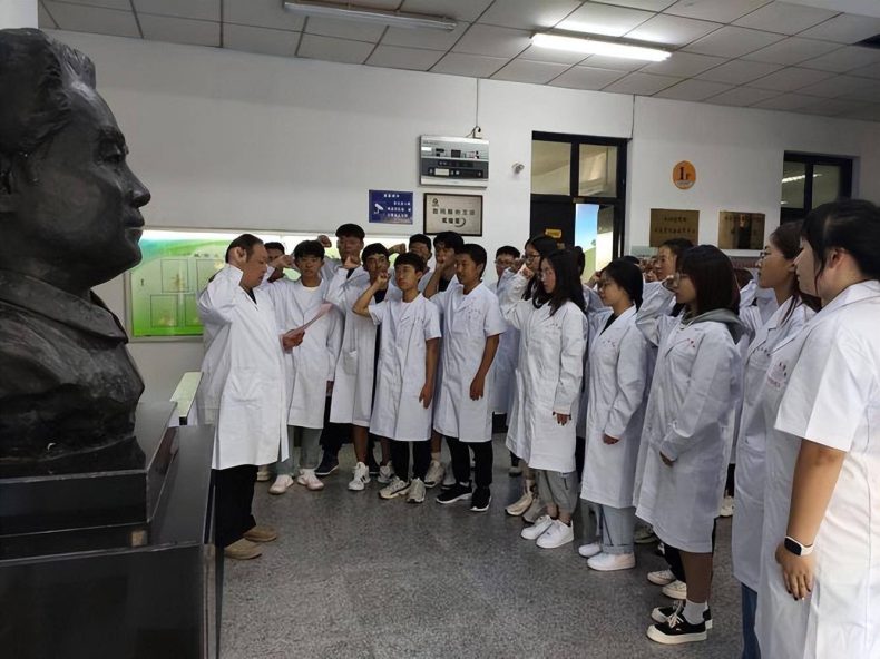 二本大学临床医学专业的发展前景如何(临床医学有没有前途)-1 二本大学临床医学专业的发展前景如何(临床医学有没有前途)-广东技校排名网