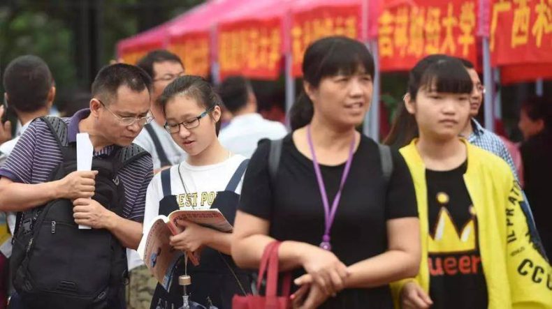 高考填报志愿中哪些专业应该谨慎选择-大学各个专业的特点盘点-1 高考填报志愿中哪些专业应该谨慎选择-大学各个专业的特点盘点-广东技校排名网