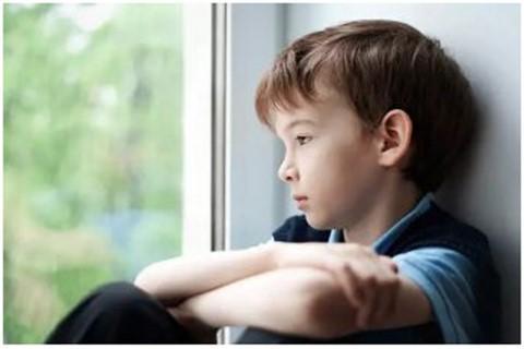 母亲如何陪伴抑郁的孩子?孩子抑郁的十种表现父母要引起重视了-广东技校排名网