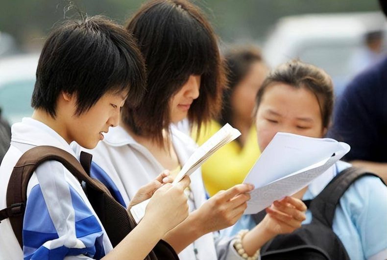 高考填报志愿中哪些专业应该谨慎选择-大学各个专业的特点盘点-1 高考填报志愿中哪些专业应该谨慎选择-大学各个专业的特点盘点-广东技校排名网