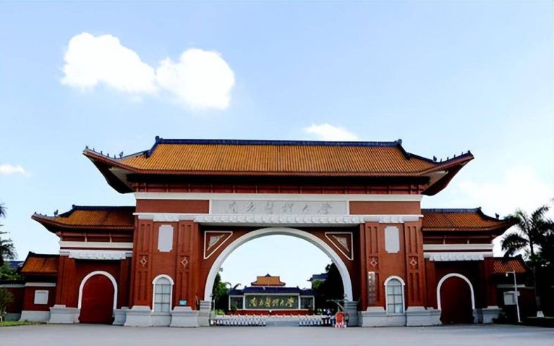 我国10大医药类大学是哪些(附:中国医药专业大学排名榜)-1 我国10大医药类大学是哪些(附:中国医药专业大学排名榜)-广东技校排名网