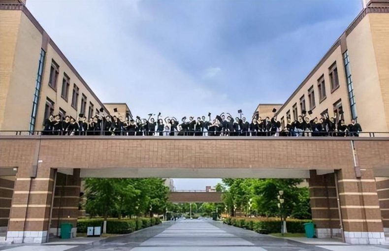 上海高校中就业率排名前10位的大学（上海哪些大学毕业生最好找工作）-1