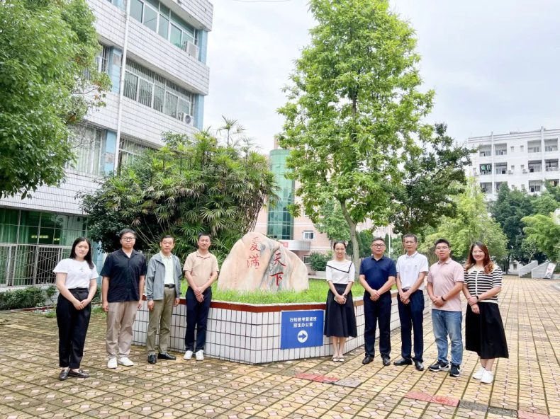 广州华成理工职业技术学校赴重庆行知职业技术学校参观学习-1