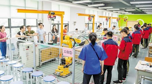 中专毕业应该选择就业还是考大学-广东技校排名网