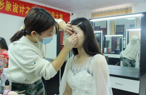 读技校学形象设计专业有前途吗-广东技校排名网