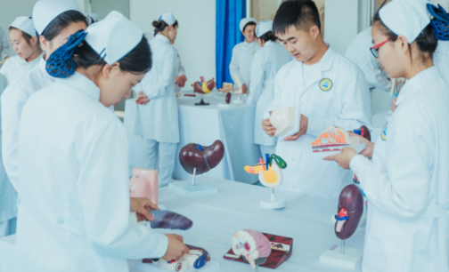 男生学护理专业可以从事什么工作-广东技校排名网