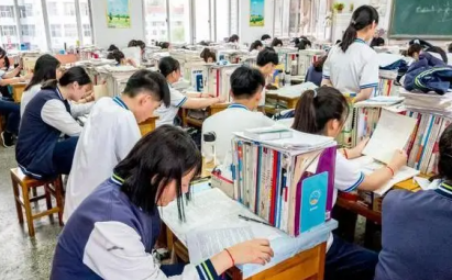 全日制大专和成人大专有哪些区别呢-广东技校排名网