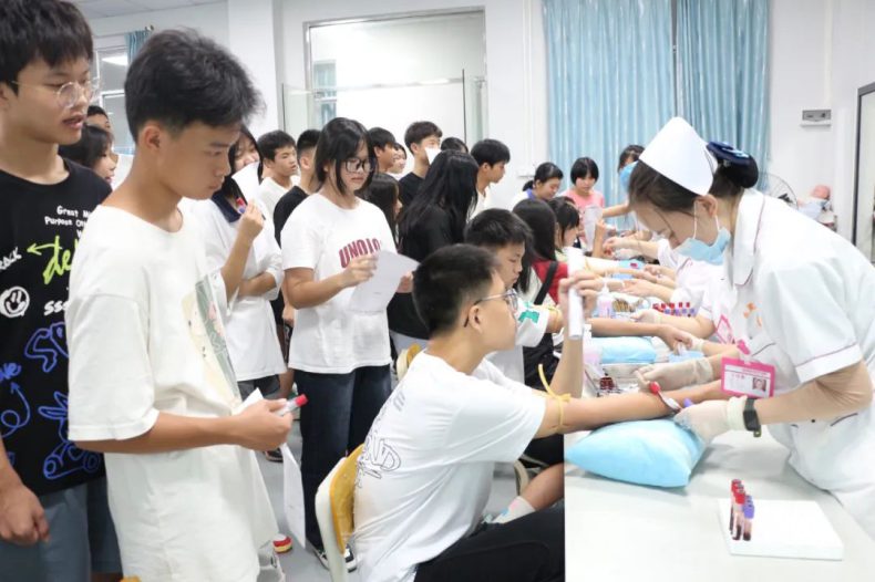 东莞市中德技工学校组织23级新生入学体检-1