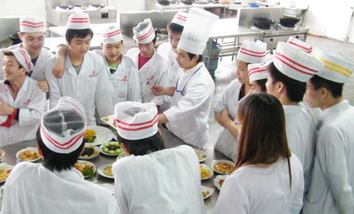 在深圳想学厨师专业哪几家比较好-广东技校排名网