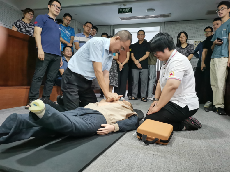 汕头技师学院开展工会会员应急救护培训-1