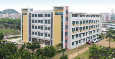 想当高铁乘务员？可以考虑广州市这些铁路职校-广东技校排名网