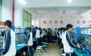 为什么中专免学费而大专却要学费呢-广东技校排名网