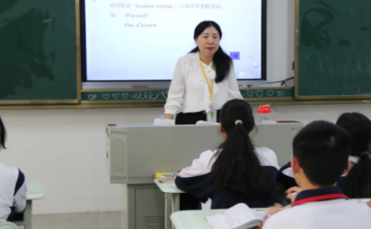 清远市广铁一中(万科城)外国语学校是公办还是民办的呢-学校是什么类型-广东技校排名网
